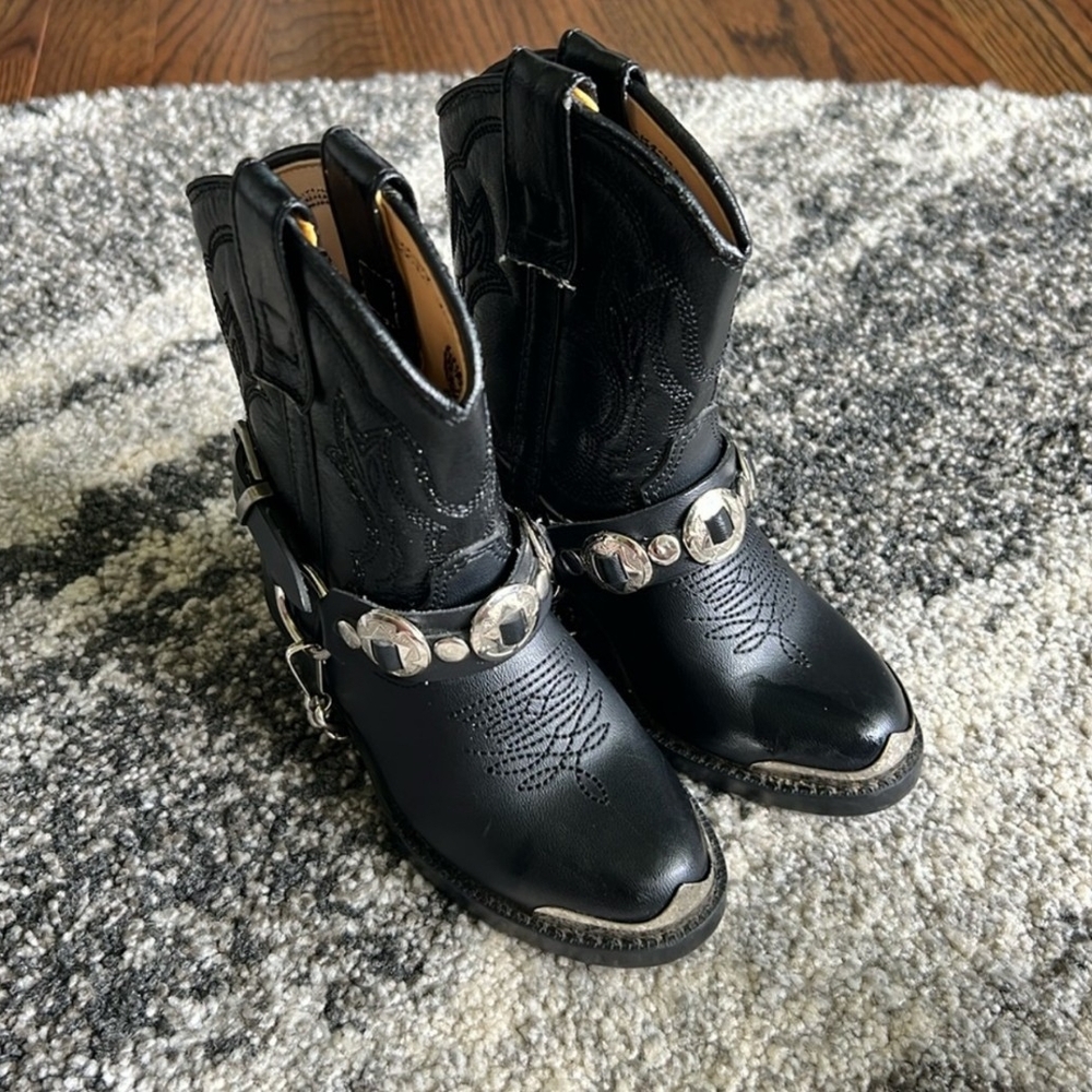 ISO! Black DURANGO Kids BOOTS
